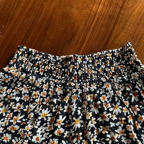 Floral Shorts, Urban Outfitters - Picture 6 of 8
